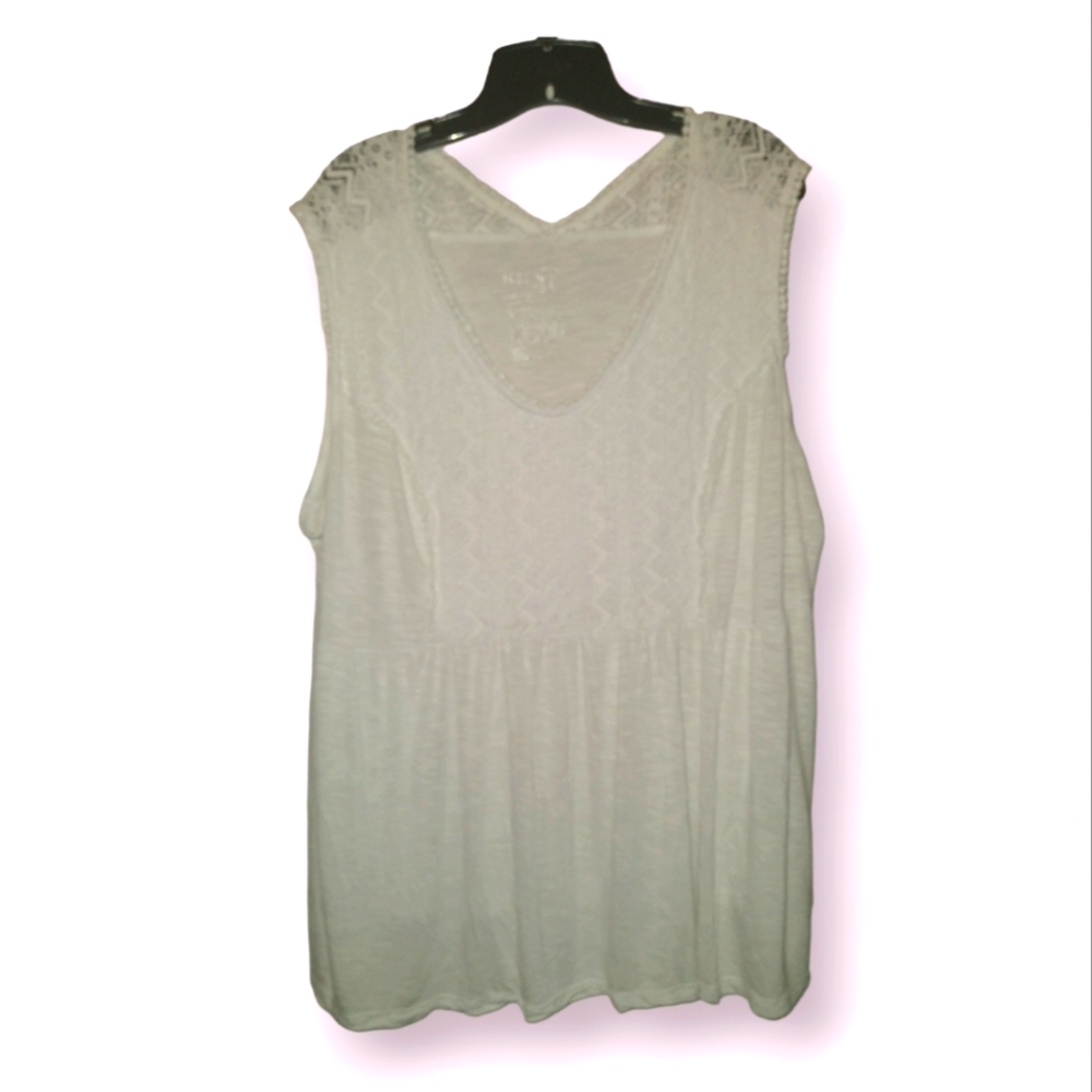 2X Terra & Sky sleeveless white knit top with lave